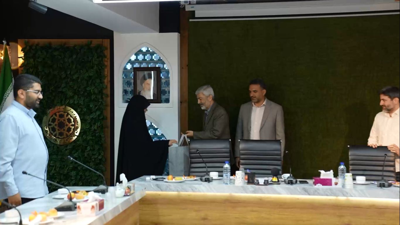 تقدیر از برگزیدگان و افتخار آفرینان کنکور ۱۴۰۴