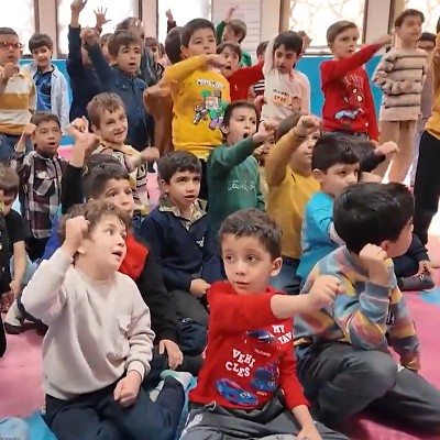 روز دانش آموز در پیش دبستان پسرانه