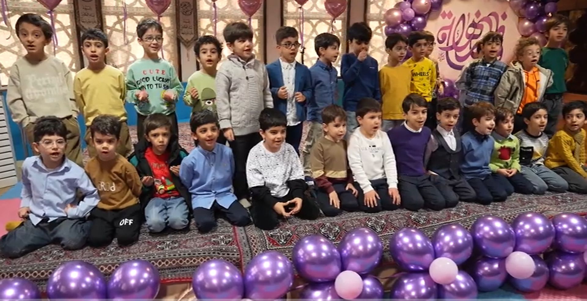 جشن روز مادر در پیش دبستان پسرانه