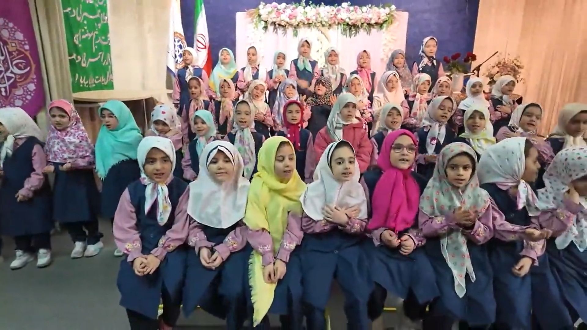 جشن میلاد حضرت زهرا(س) و روز مادر در دبستان دخترانه