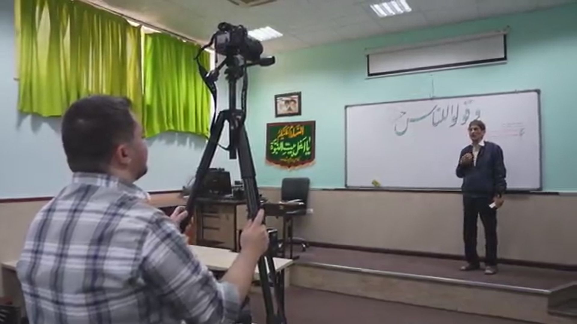 دبستان تعطیل نیست